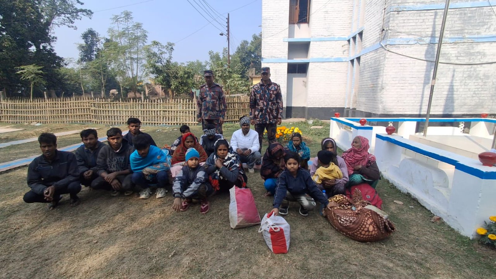 গোমস্তাপুরের চাঁড়ালডাঙ্গা সীমান্ত দিয়ে ১৭জনকে পাঠালো বিএসএফ