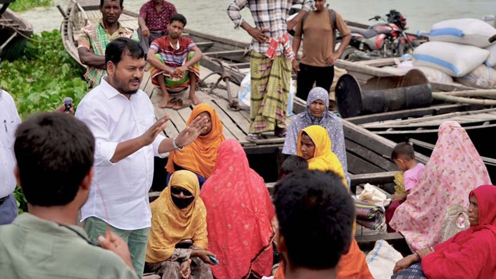 অতিরিক্ত টোল আদায় করলে কঠোর ব্যবস্থার হুশিয়ারি রাসিক প্রশাসকের