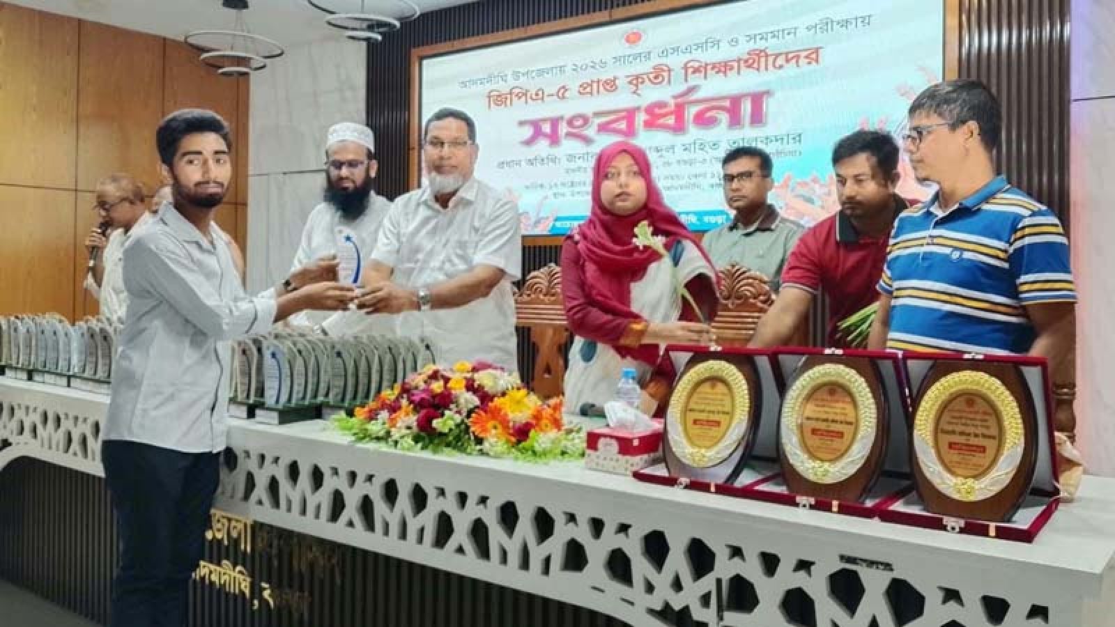 আদমদীঘিতে জিপিএ-৫ পাওয়া ১১০ শিক্ষার্থীকে সংবর্ধনা