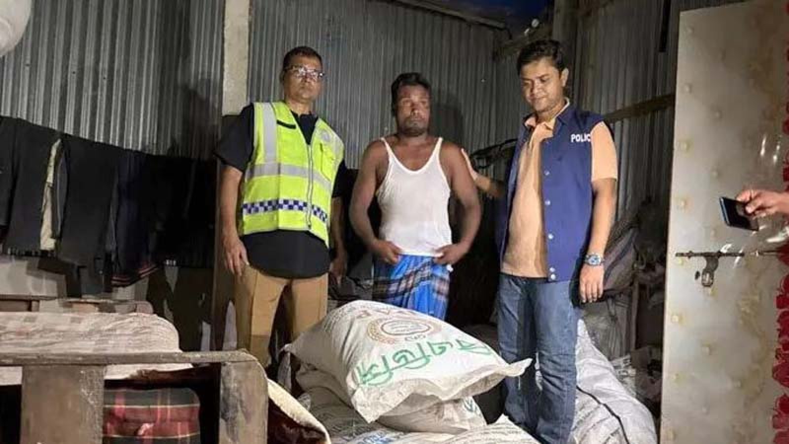 গোয়ালঘর-ধানের গোলা থেকে ২ হাজার কেজি সার উদ্ধার