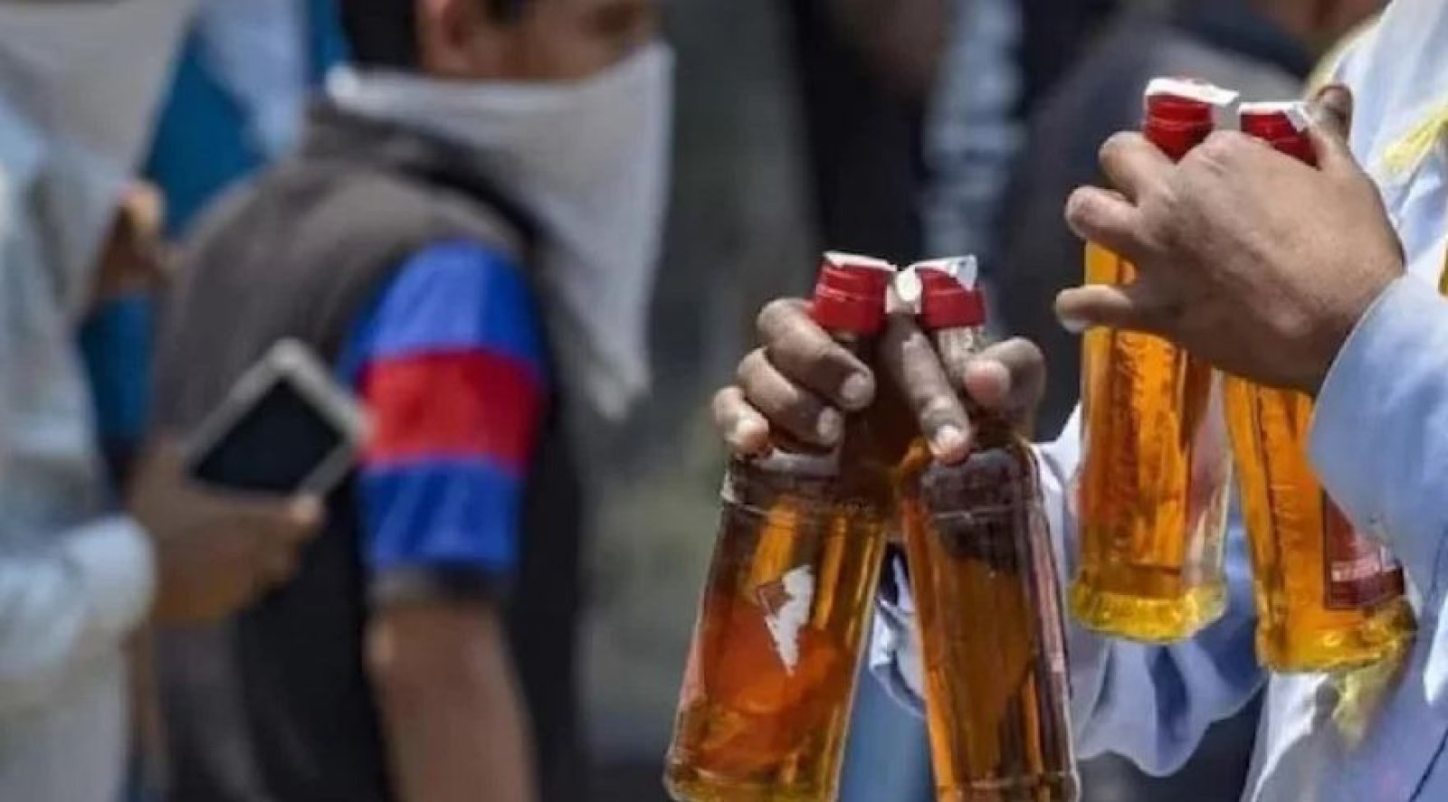 ভারতের এক রাজ্যে মদ খেয়ে ১৯ জনের মৃত্যু
