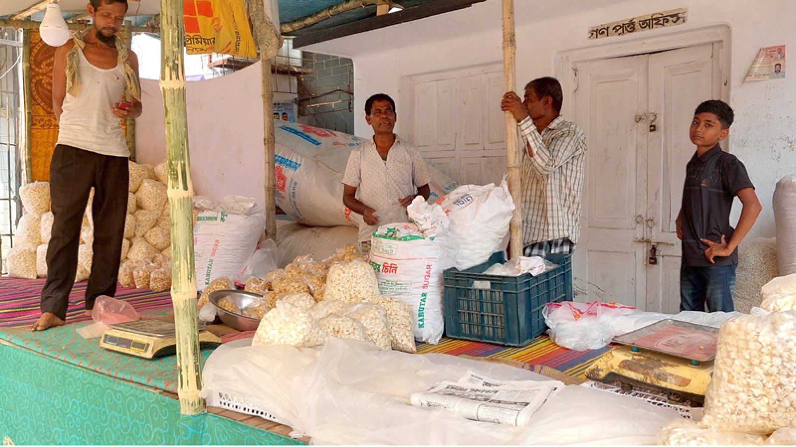 দুর্গাপূজার বাজারে বাড়তি দাম, খৈ-নাড়ু-চিড়া-মুড়িতে কেজিতে ২০ টাকা বেশি