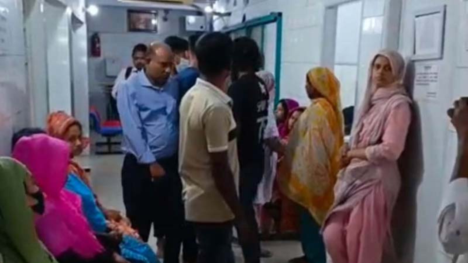 হঠাৎ অসুস্থ হয়ে হাসপাতালে এক কারখানার অর্ধশতাধিক শ্রমিক