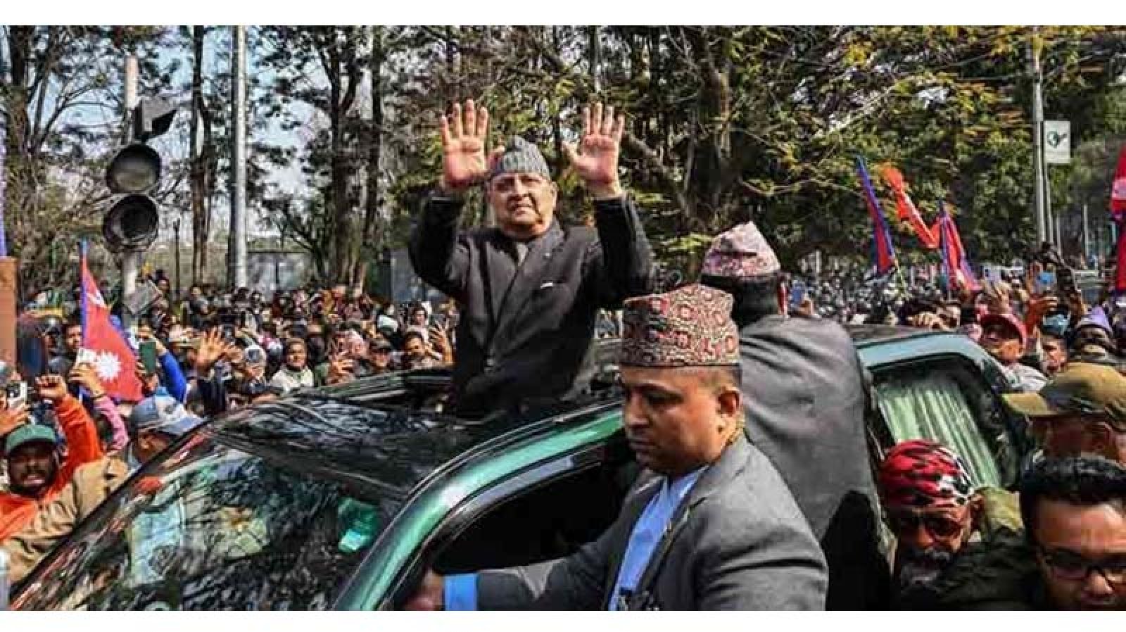 নেপালে নির্বাচনের আগে রাজতন্ত্র ফিরিয়ে আনতে বিশাল সমাবেশ