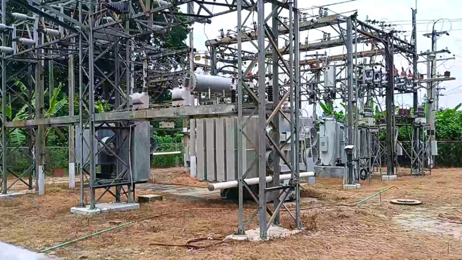 পাবনায় এক-দুই ঘণ্টা পরপরই চলছে লোডশেডিং, অতিষ্ট সাধারণ মানুষ