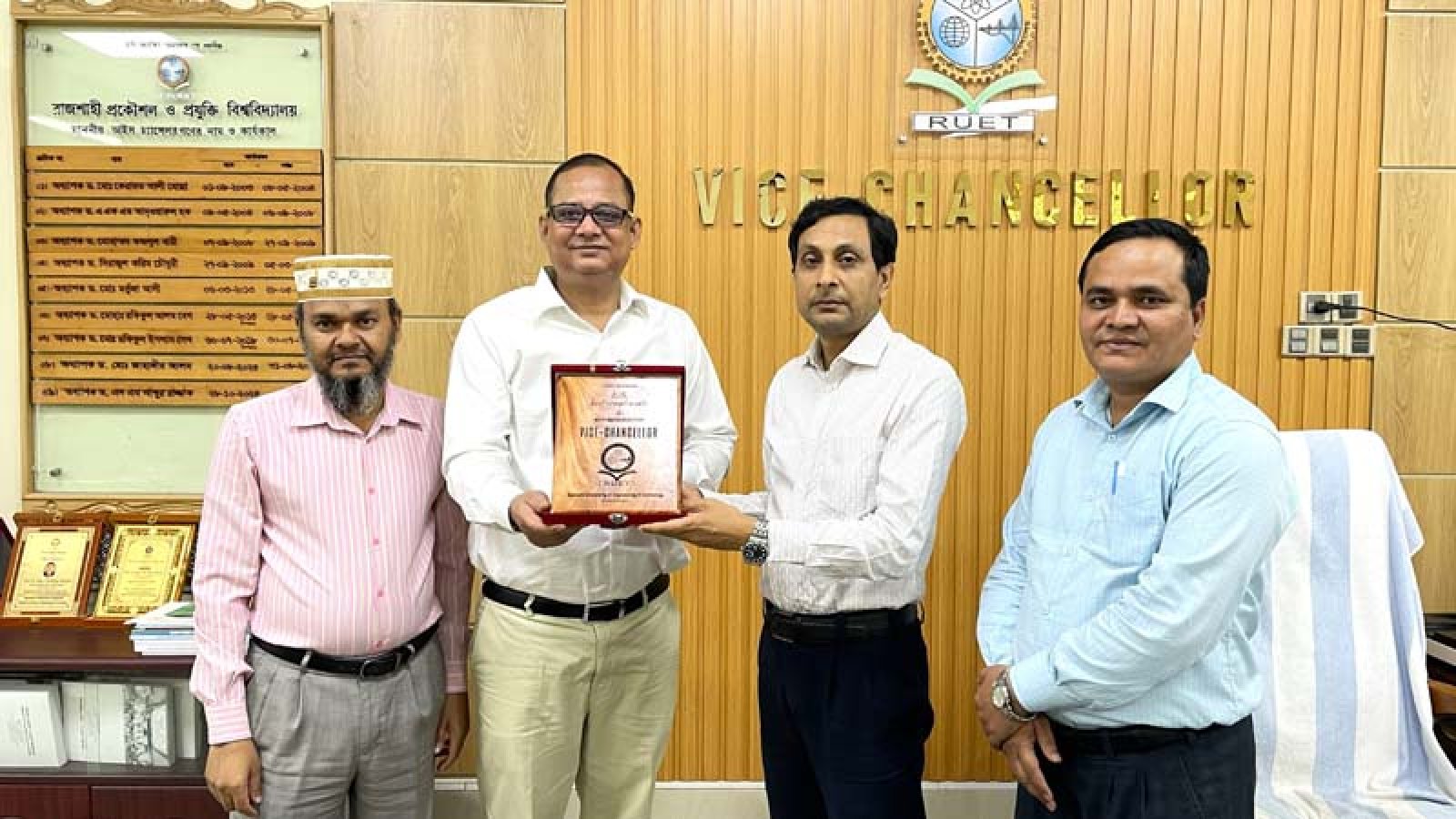 রুয়েটের উপাচার্যের সাথে সৌজন্য সাক্ষাৎ করলেন নীলসাগর গ্রুপের চেয়ারম্যান