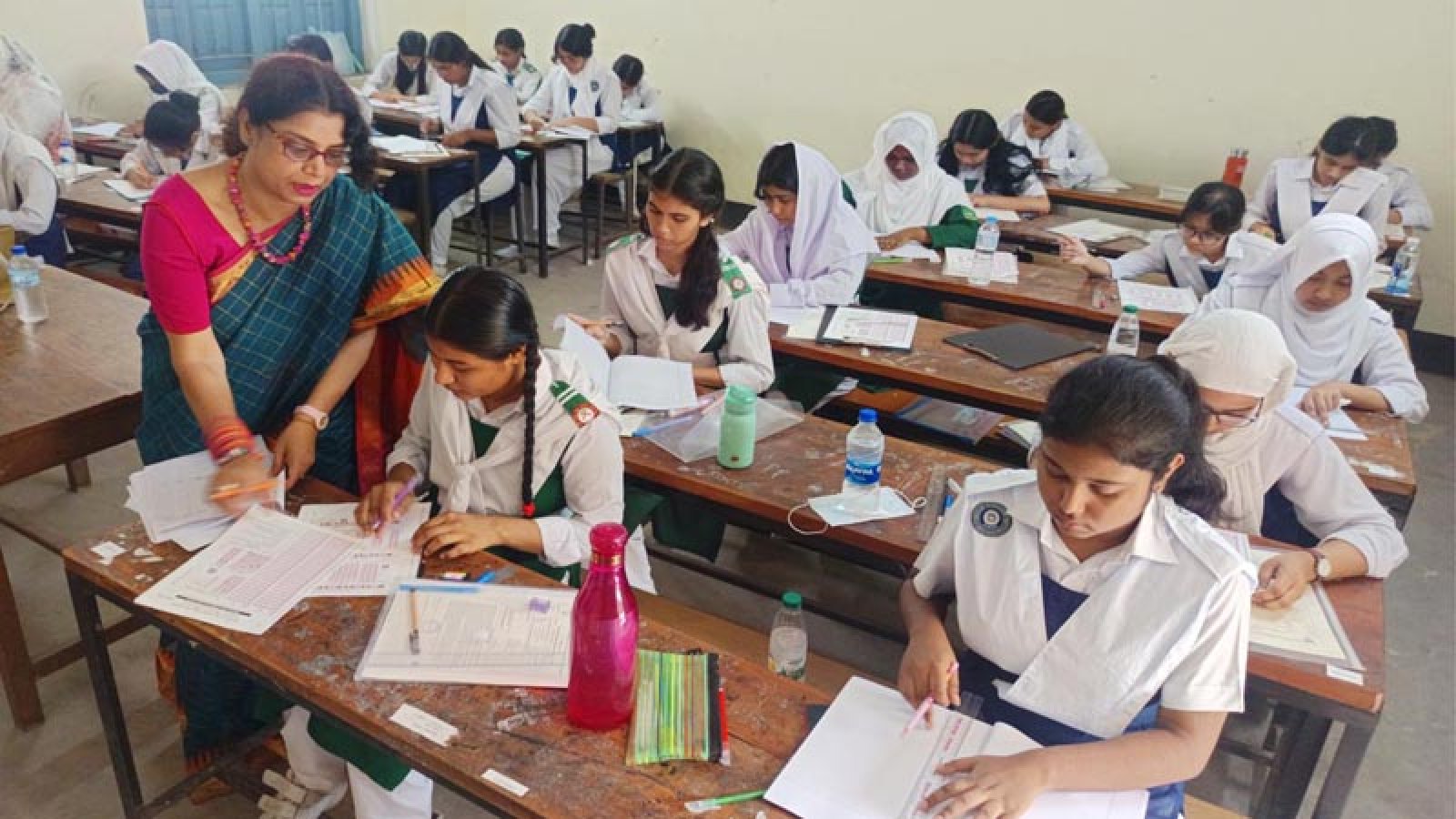 রাজশাহী বোর্ডে প্রথম দিনে অনুপস্থিত ১৭৫৯ পরীক্ষার্থী