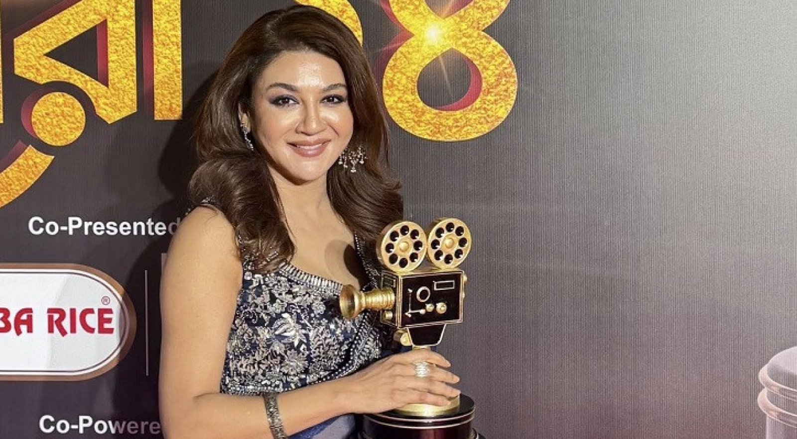 কলকাতায় সেরা অভিনেত্রীর পুরস্কার পেলেন জয়া আহসান