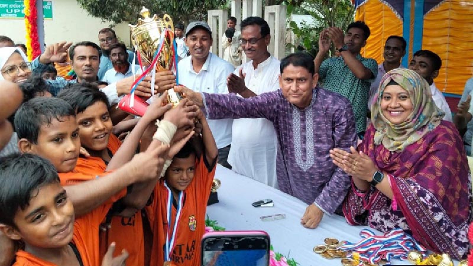 মান্দায় প্রাথমিক বিদ্যালয় গোল্ডকাপ ফুটবল টুর্নামেন্টের ফাইনাল খেলা