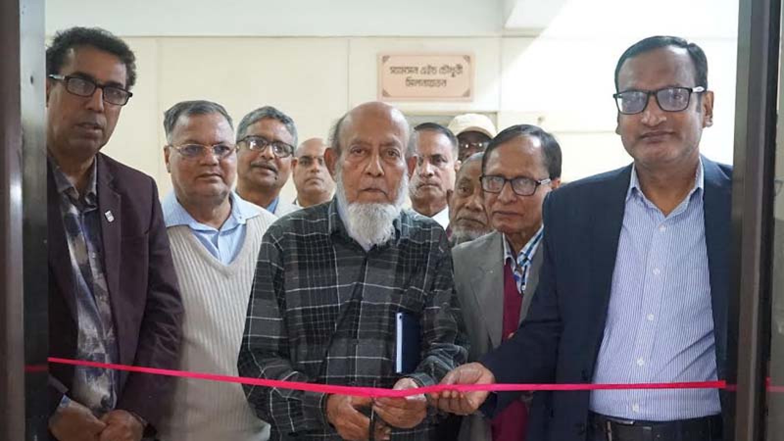 পাবনায় অন্নদা গোবিন্ধ পাবলিক লাইব্রেরির উদ্যোগে পুস্তক প্রর্দশনী উদ্বোধন