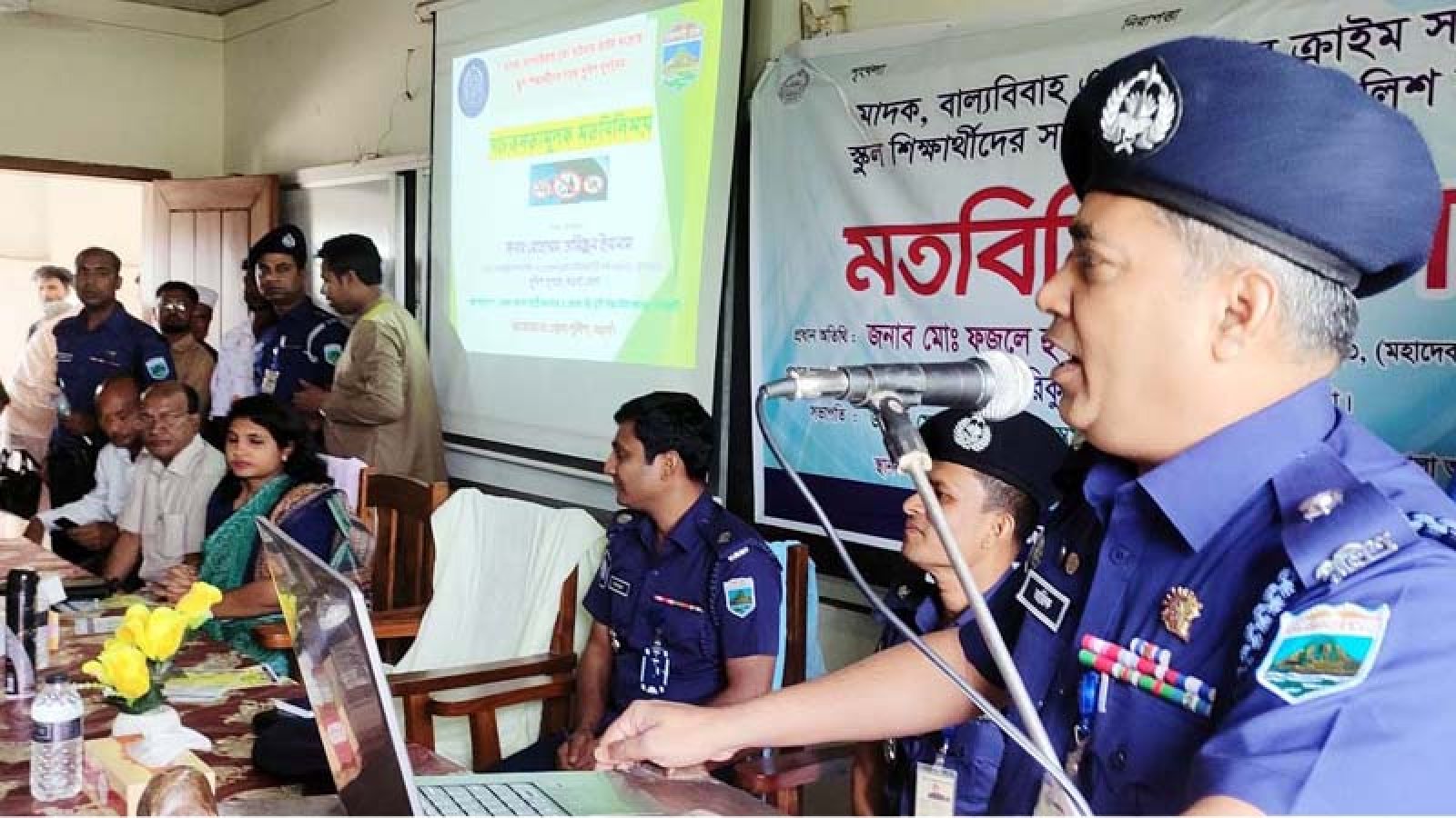 বদলগাছী স্কুল-কলেজের শিক্ষার্খীদের সাথে পুলিশ সুপারের মতবিনিময় সভা
