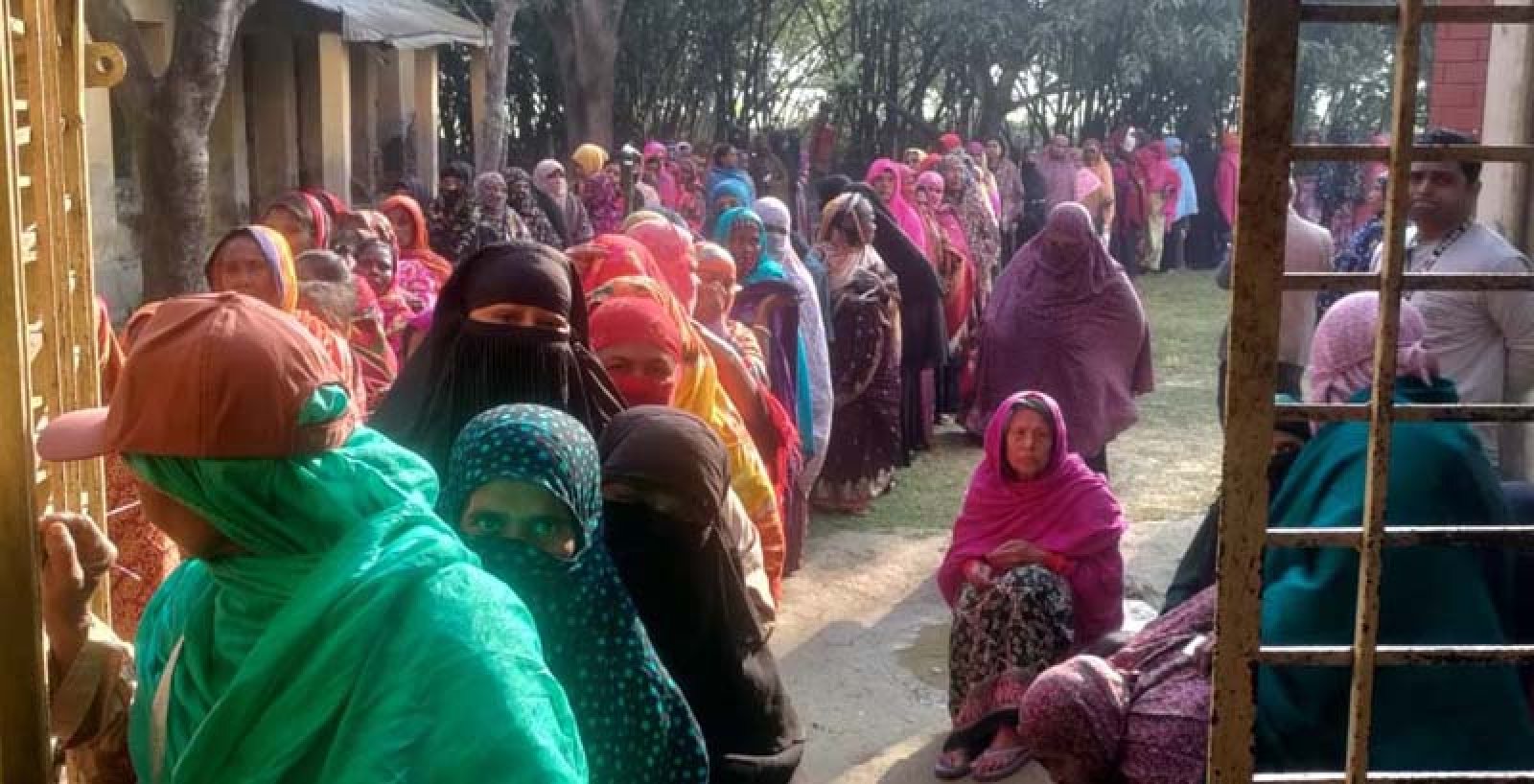 দেশব্যাপী ভোট বর্জন পরিচিতি পাওয়া মাড়িয়া কেন্দ্রে ভোট উৎসব