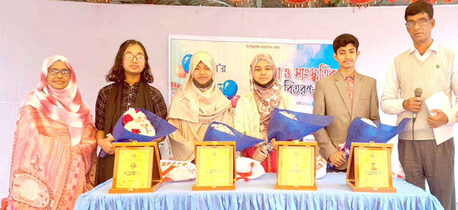 মেডিকেলে চান্স পাওয়া স্বর্ণকলি’র চার প্রাক্তন শিক্ষার্থীকে সংবর্ধনা
