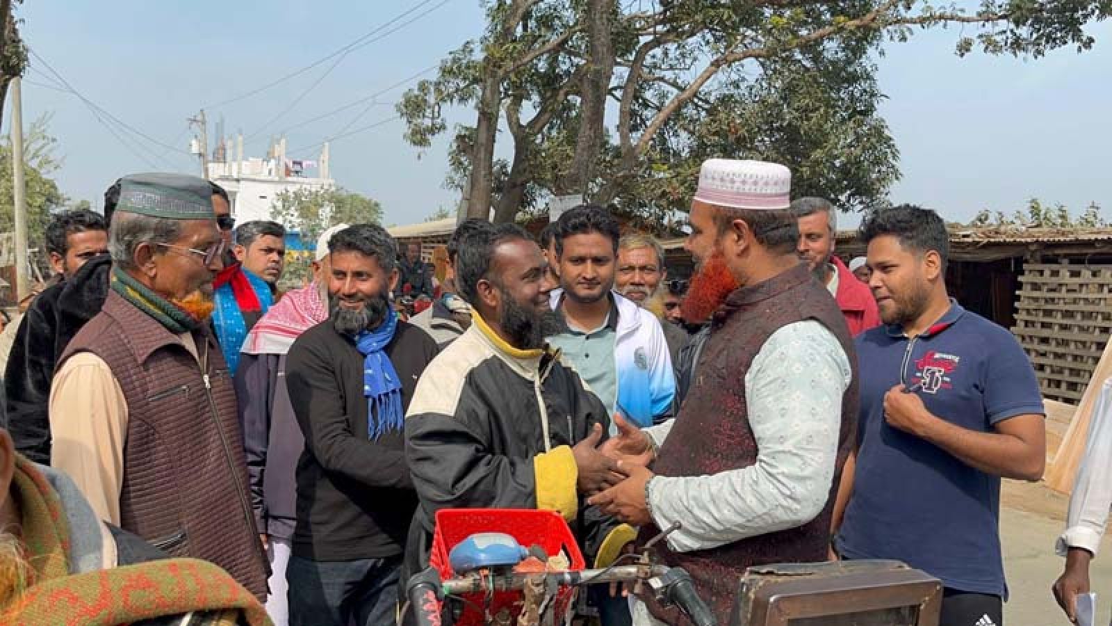 পুঠিয়াতে জামায়াত প্রার্থী মনজুর রহমানের গণসংযোগ