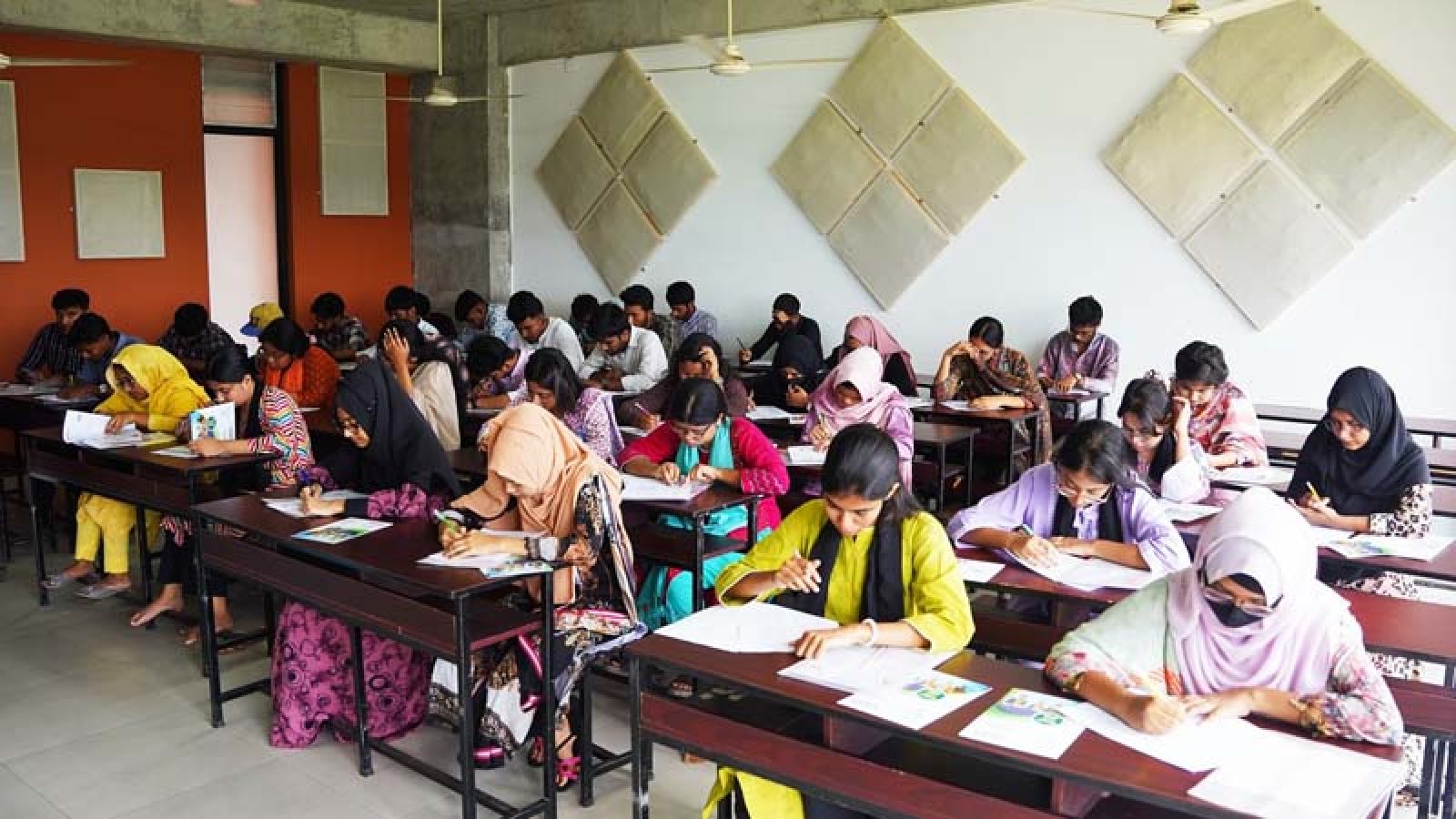 বরেন্দ্র বিশ্ববিদ্যালয়ে সামার-২০২৬ সেশনের ভর্তি পরীক্ষা অনুষ্ঠিত