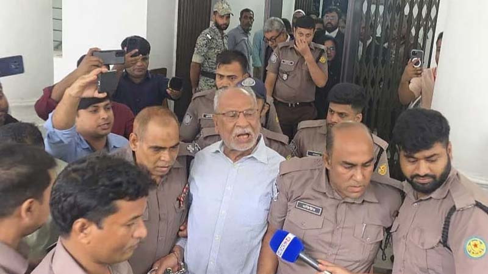 আমাকে ফাঁসি দিয়ে দেন: ট্রাইব্যুনালে লতিফ সিদ্দিকীর ক্ষোভ