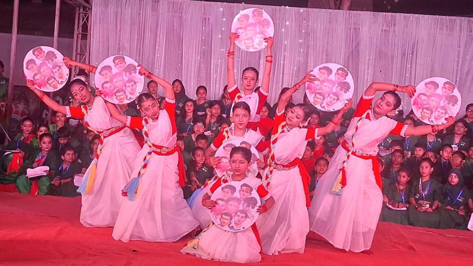 নওগাঁয় একসাথে ১৭৫ শিল্পী নিয়ে শতধ্বনিতে স্বাধীনতার ঝংকার