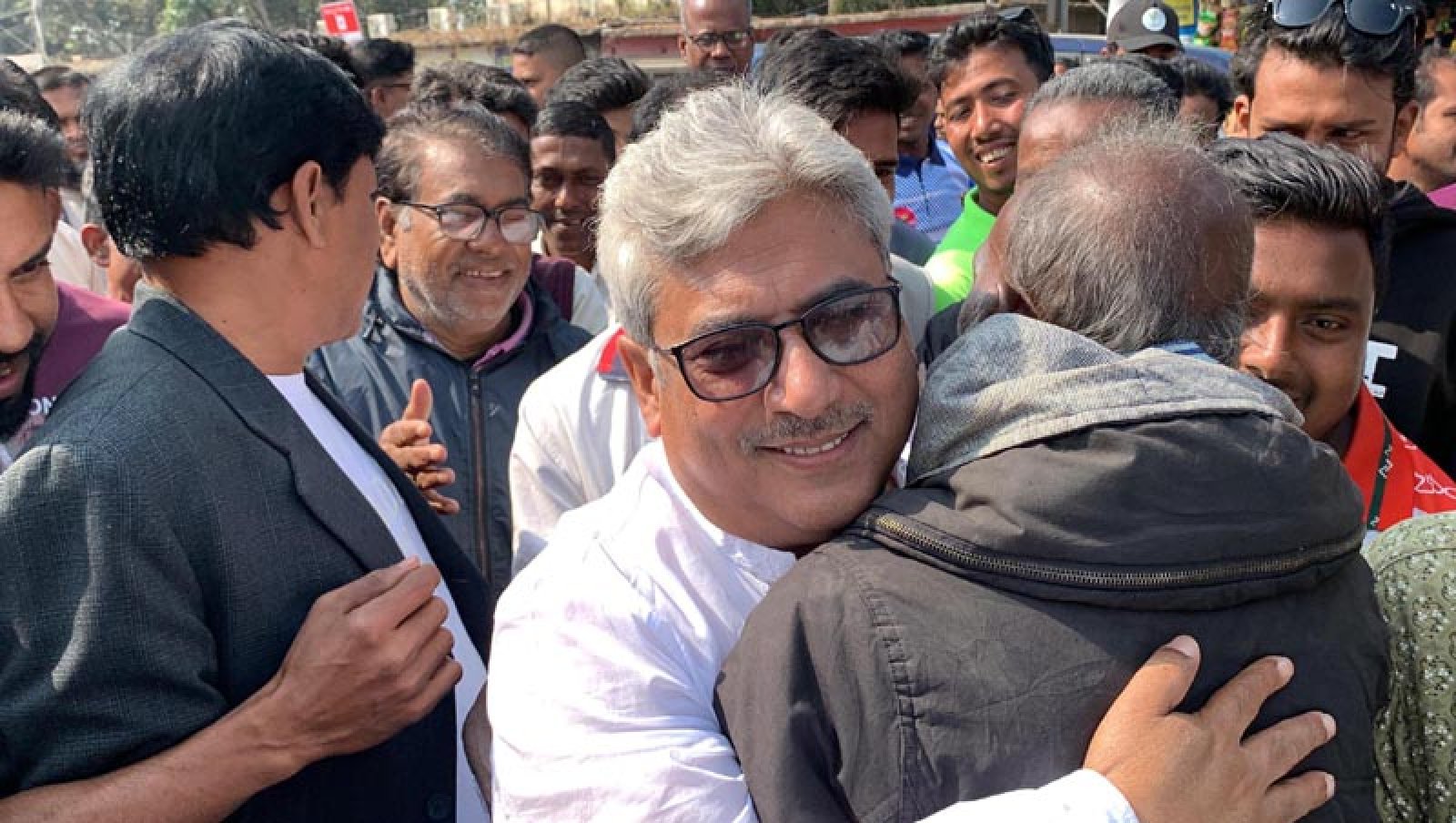 পবা-মোহনপুরের মানুষের ভালোবাসায় সিক্ত মিলন