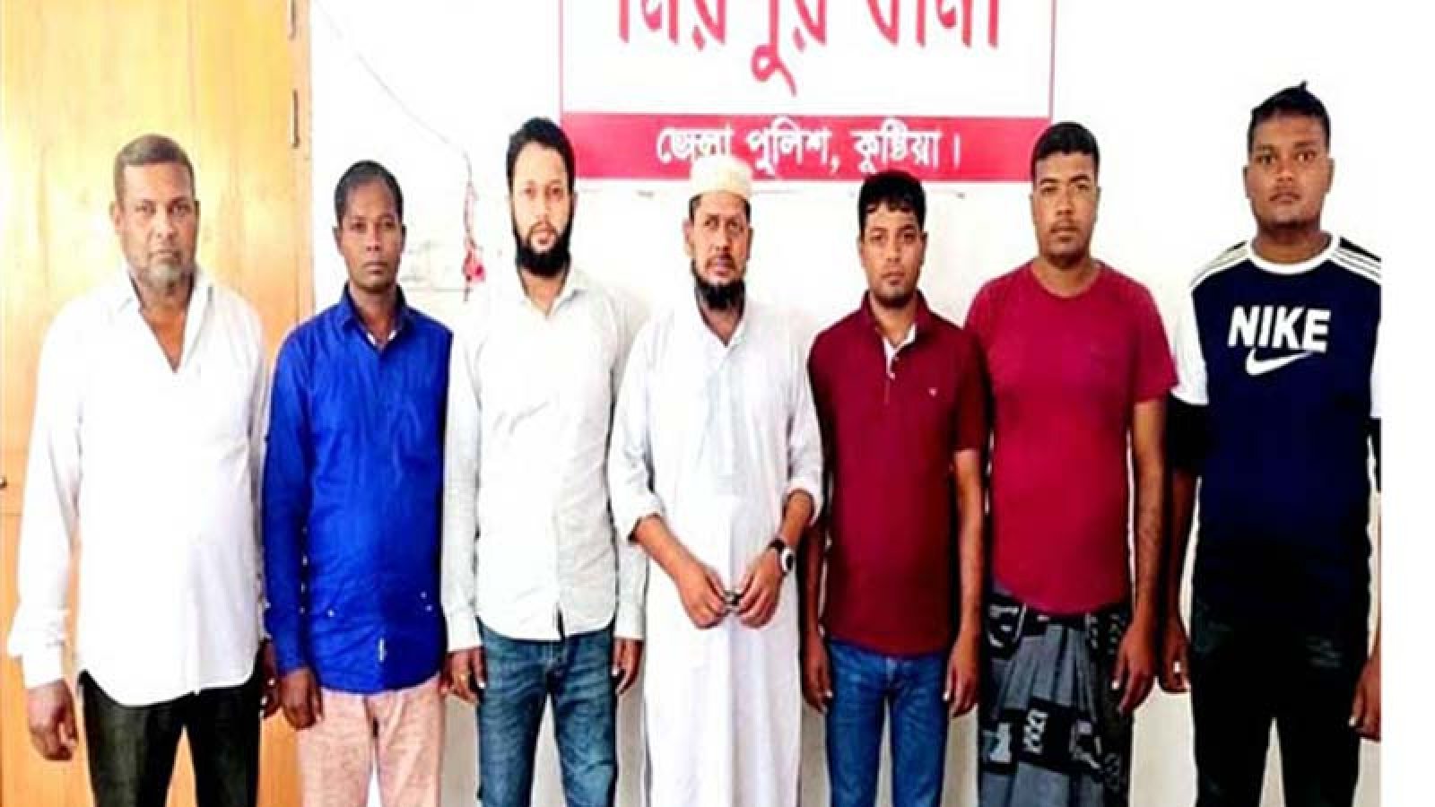 কুষ্টিয়ায় কৃষক লীগ নেতাকে ছাড়াতে থানায় ‘তদবির’: জামায়াত-বিএনপির ৮ নেতাকর্মী আটক