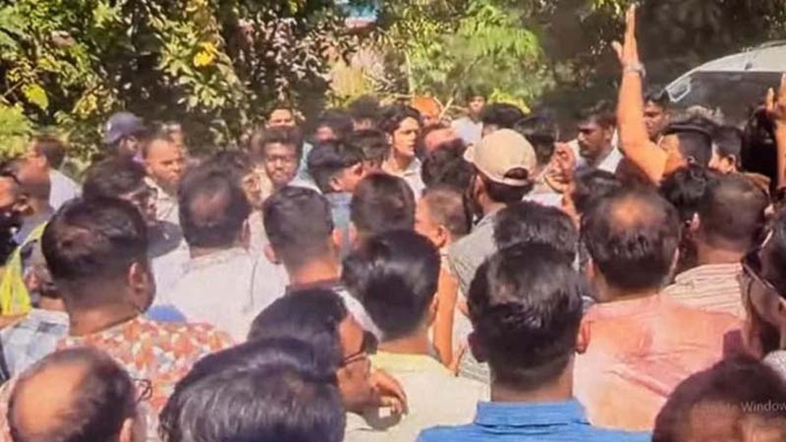 কুষ্টিয়ায় প্রতিমন্ত্রী মীর শাহে আলমের সামনে হাতাহাতি