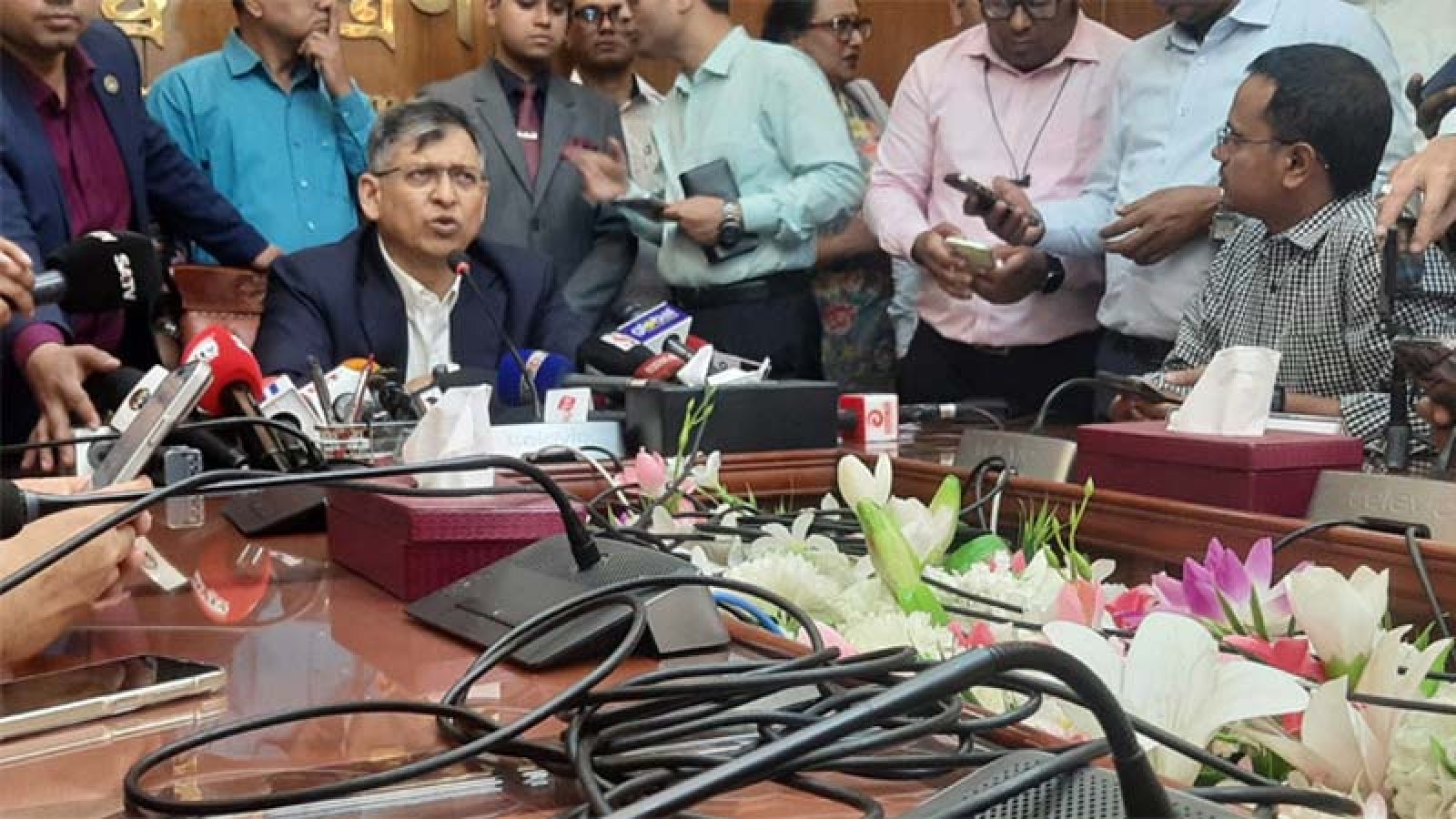 ৫ আগস্টের পর বড় ব্যবসায়ী ও স্বনামধন্য ব্যক্তিদের নামে মামলা যাচাইয়ের নির্দেশ