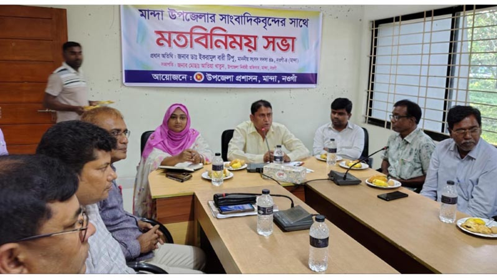 মান্দায় সাংবাদিকদের সঙ্গে সংসদ সদস্যের মতবিনিময়