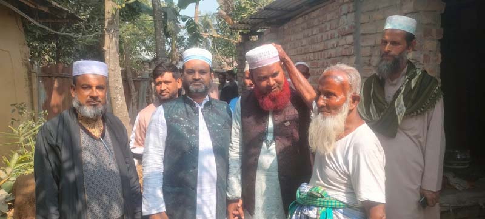 জামায়াত প্রার্থী মনজুর রহমানের গণসংযোগে ভোটের মাঠ চাঙ্গা