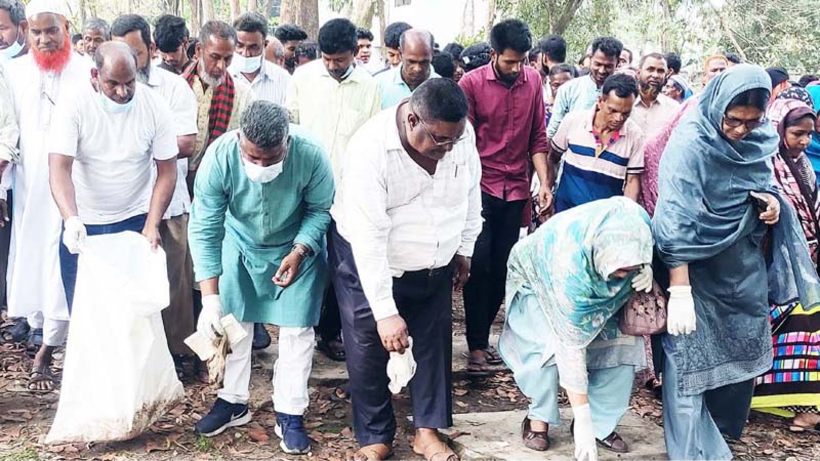বদলগাছী পরিস্কার পরিচ্ছন্নতা কাজের উদ্বোধন