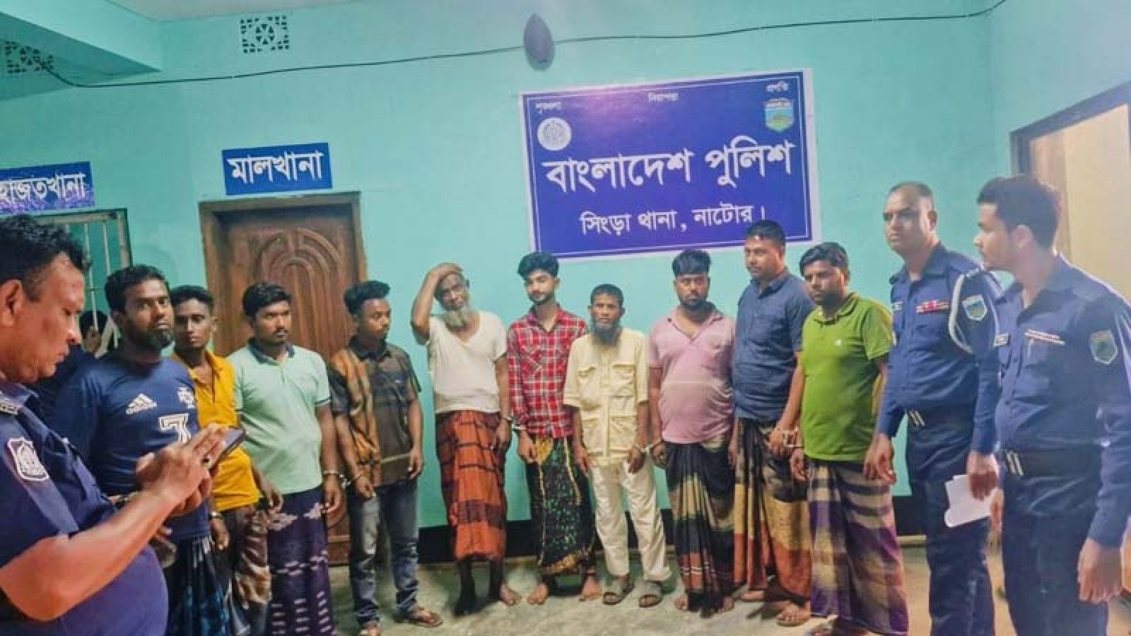 সিংড়ায় পুলিশের উপর হামলার ঘটনায় মামলা, ১০জন গ্রেপ্তার