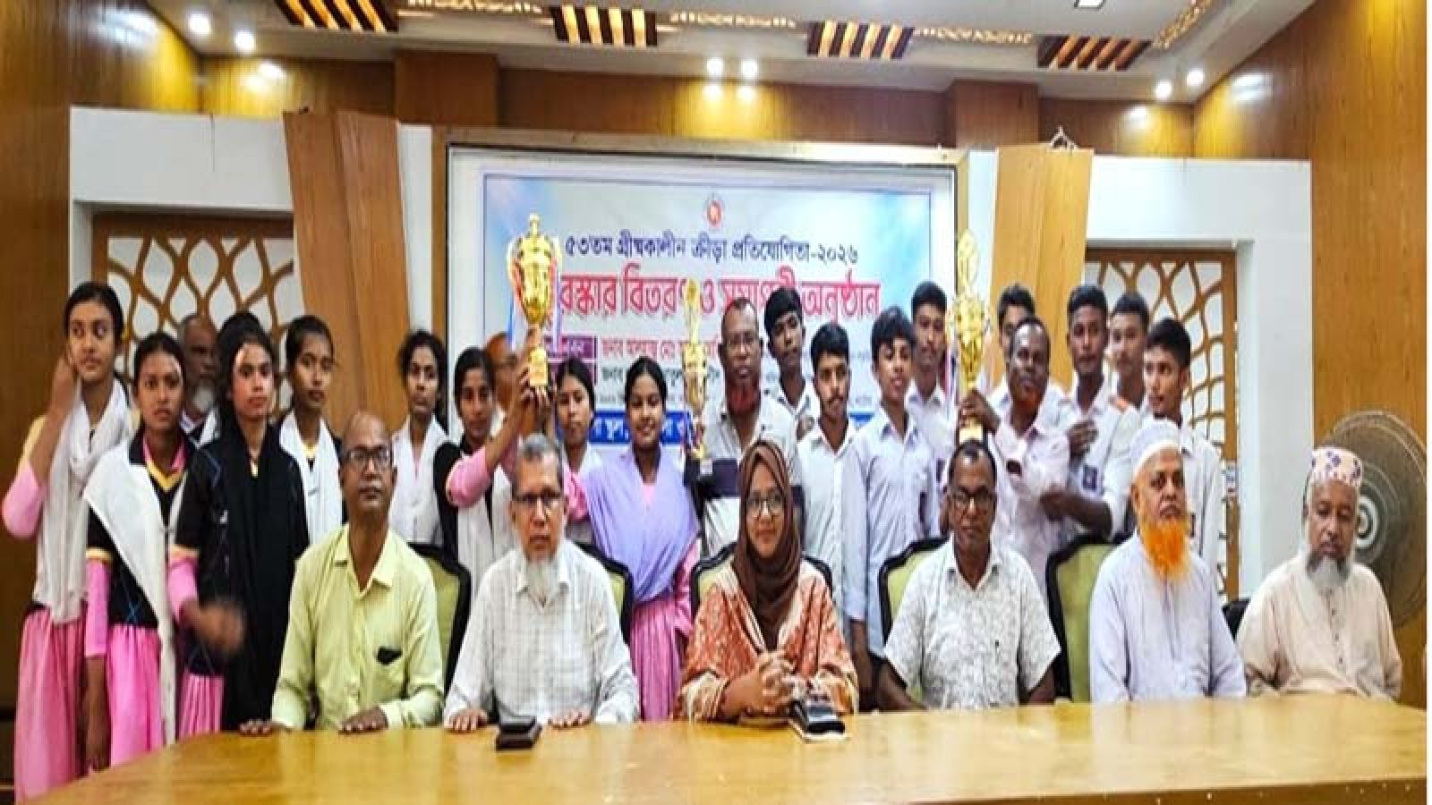 বড়াইগ্রামে গ্রীষ্মকালীন ক্রীড়া প্রতিযোগিতার পুরস্কার বিতরণ