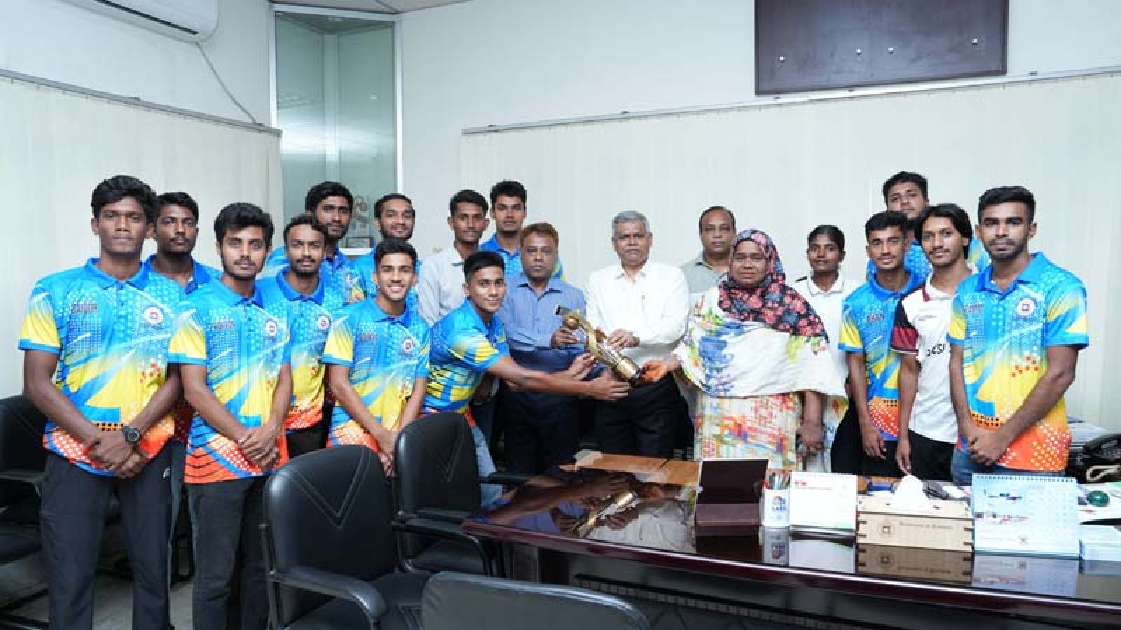 রাবির অ্যাথলেটিকস ও তায়কোয়ান্ডো চ্যাম্পিয়ন দলকে উপাচার্যের অভিনন্দন