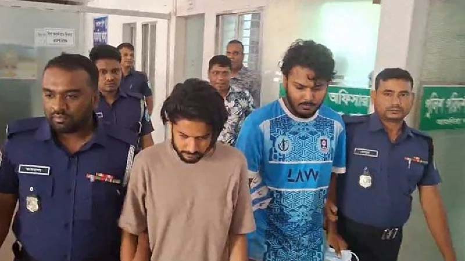স্কুলছাত্রীকে অপহরণের অভিযোগে এনসিপি নেতাসহ গ্রেপ্তার ২