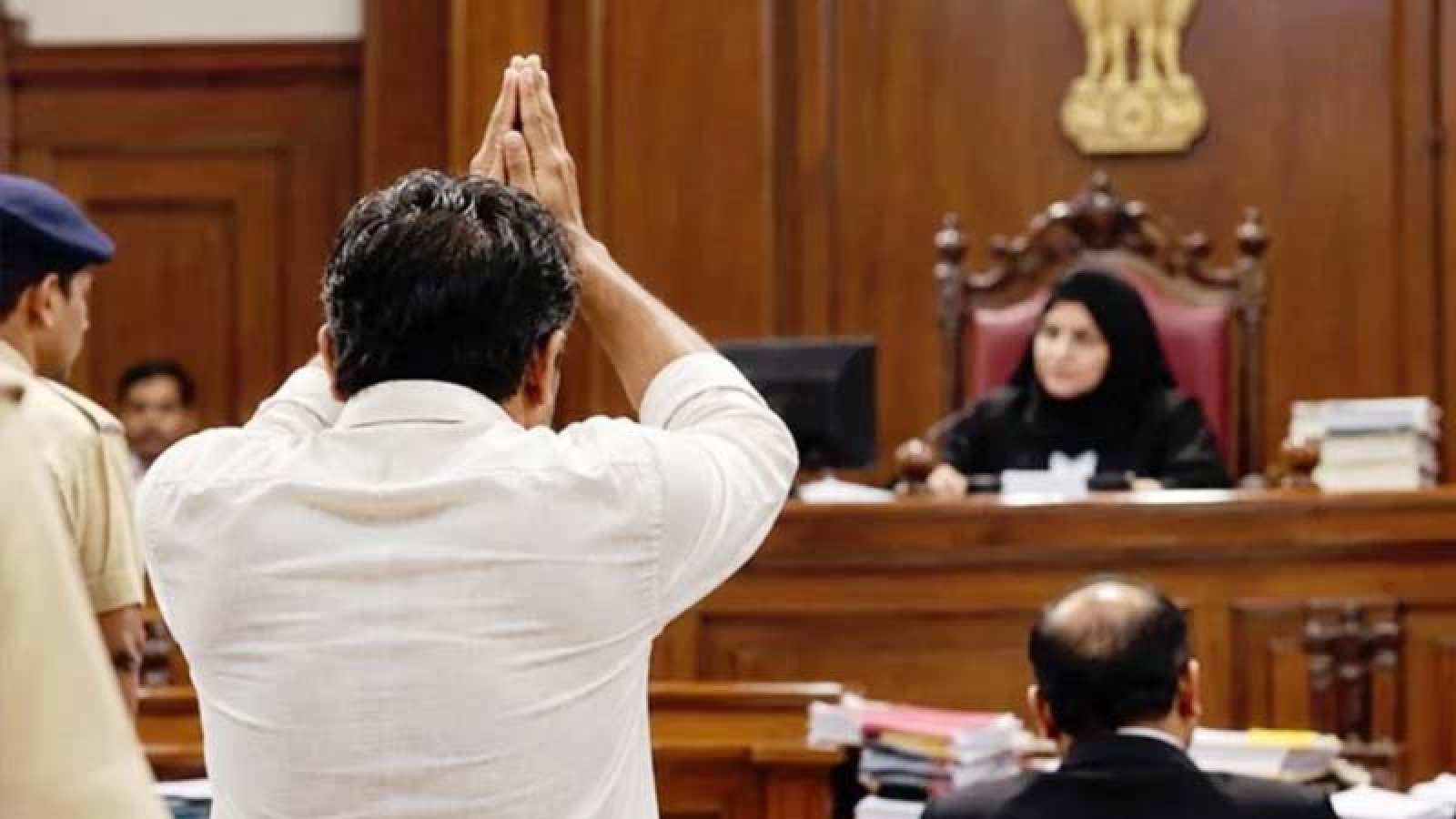 হিজাব পরা বিচারককে দেখে ‘জয় শ্রীরাম’স্লোগান