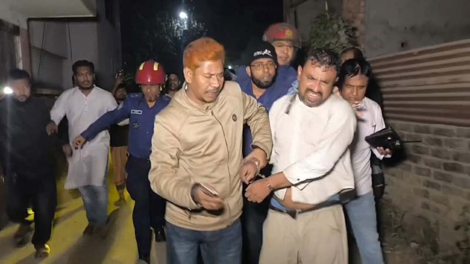 জামালপুরে স্ত্রীকে হত্যার পর মরদেহ পোড়ানোর চেষ্টা, আইনজীবী স্বামী আটক