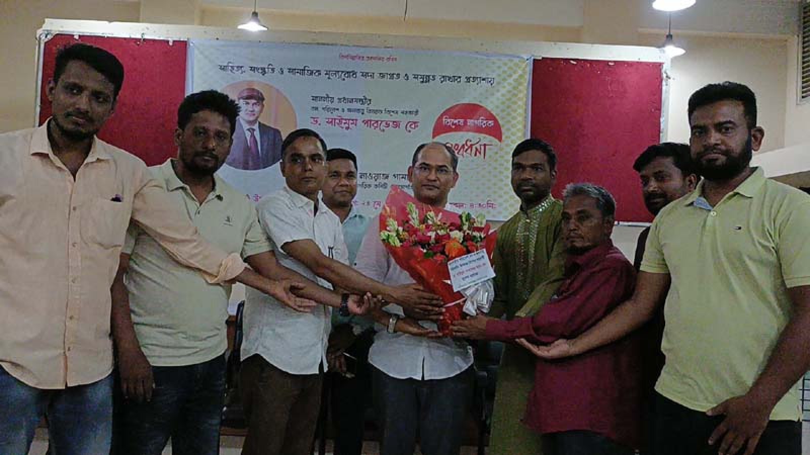 শিবগঞ্জে প্রধানমন্ত্রীর বিশেষ সহকারী ড. সাইমুম পারভেজকে নাগরিক সংবর্ধনা