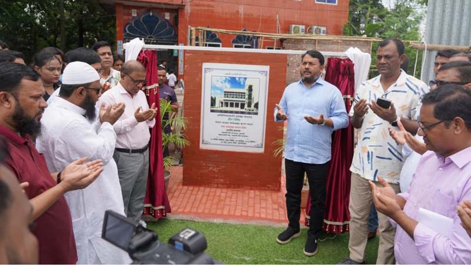পরিবেশবান্ধব গ্রীন বিল্ডিংয়ের ভিত্তিপ্রস্তর স্থাপন করলেন রাসিক প্রশাসক