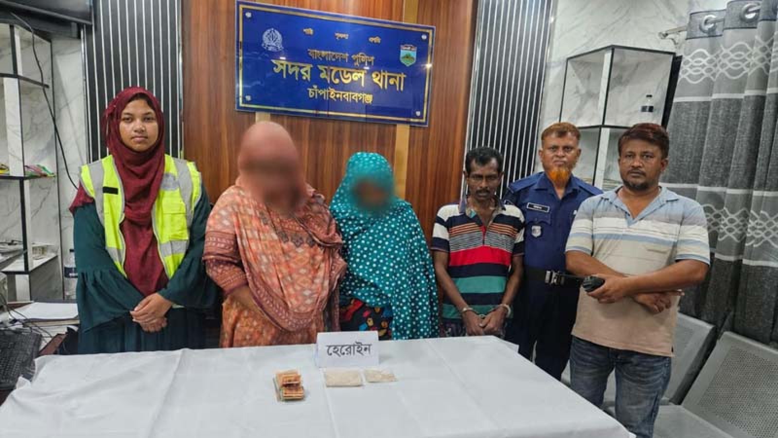 চাঁপাইনবাবগঞ্জে হেরোইনসহ তিনজন গ্রেপ্তার