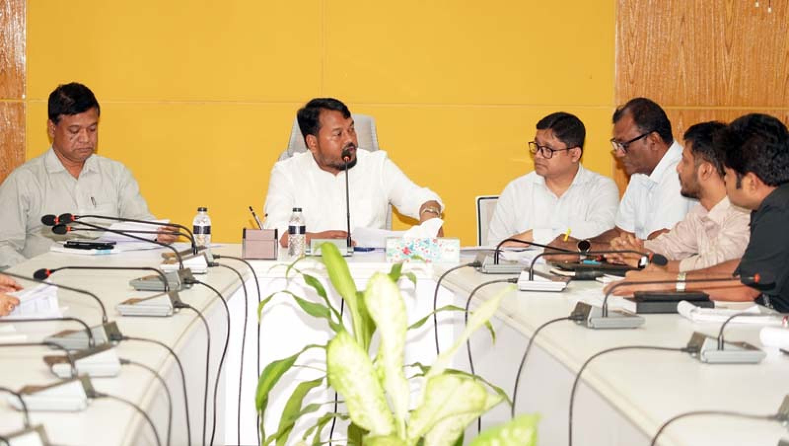 বিদ্যুৎ শাখার কর্মকর্তা-কর্মচারীদের রাসিক প্রশাসকের মতবিনিময়