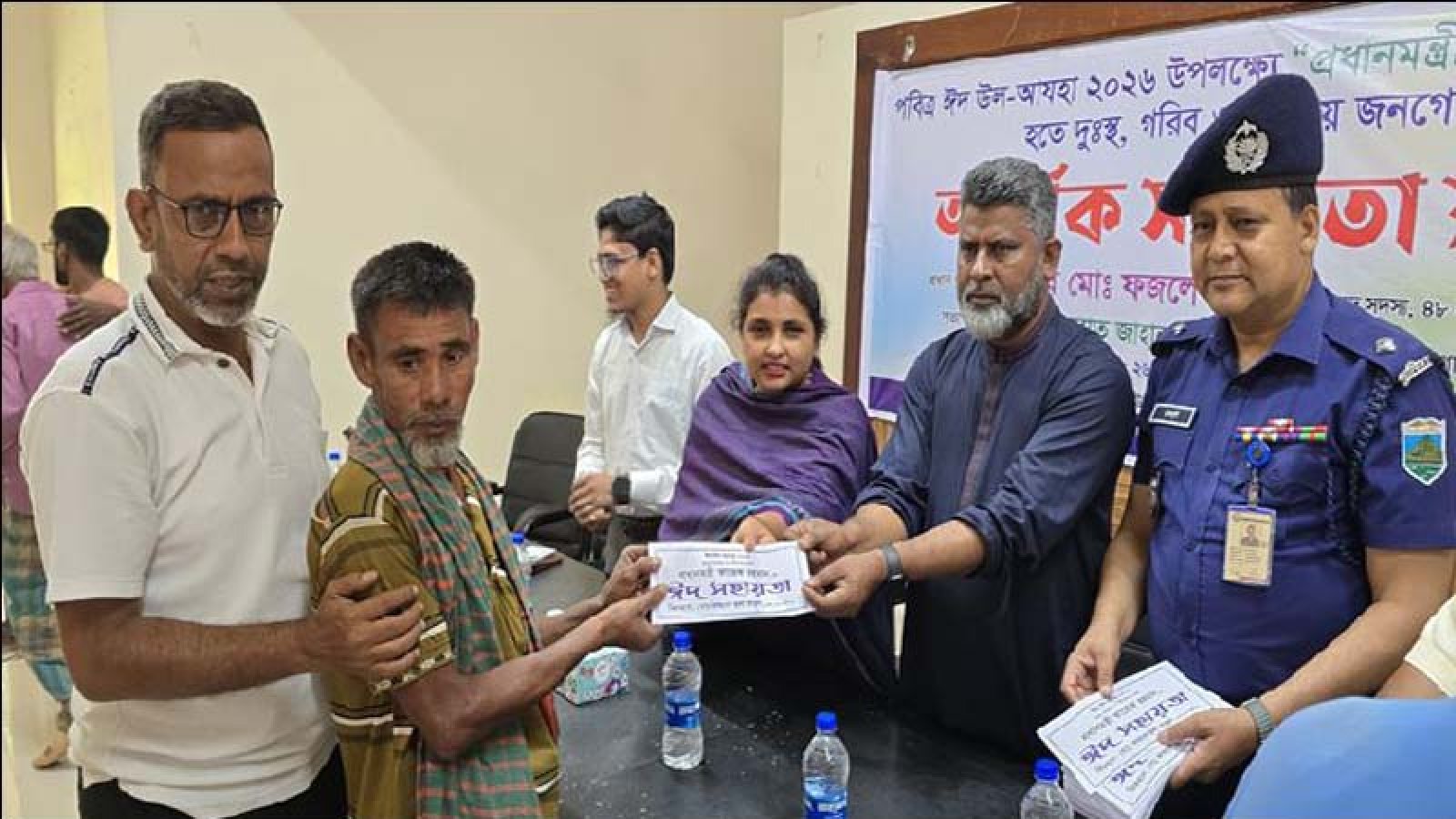 বদলগাছীতে দুঃস্থ, গরিব ও অসহায় জনগোষ্ঠীর মাঝে আর্থিক সহায়তা প্রদান