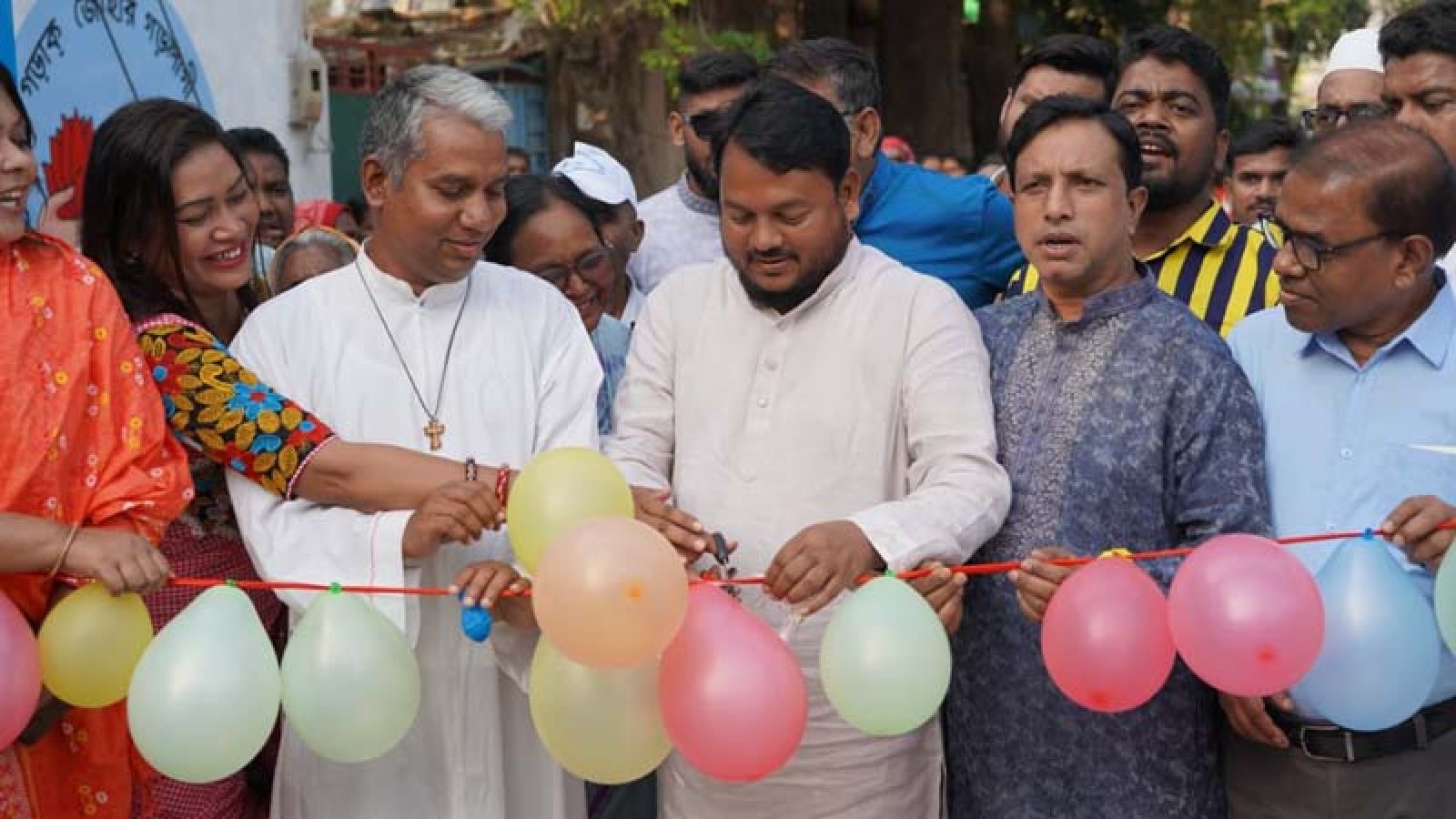 কয়েরদাঁড়া খ্রিস্টানপাড়ায় প্রধান ফটক ও ইউনিব্লক সড়কের উদ্বোধন