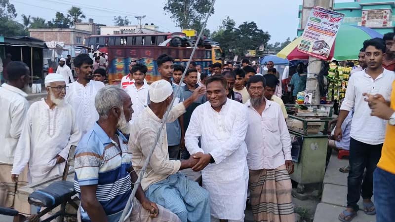 সিংড়ায় চৌগ্রাম ইউনিয়ন চেয়ারম্যান প্রার্থী রঞ্জুর গণসংযোগ