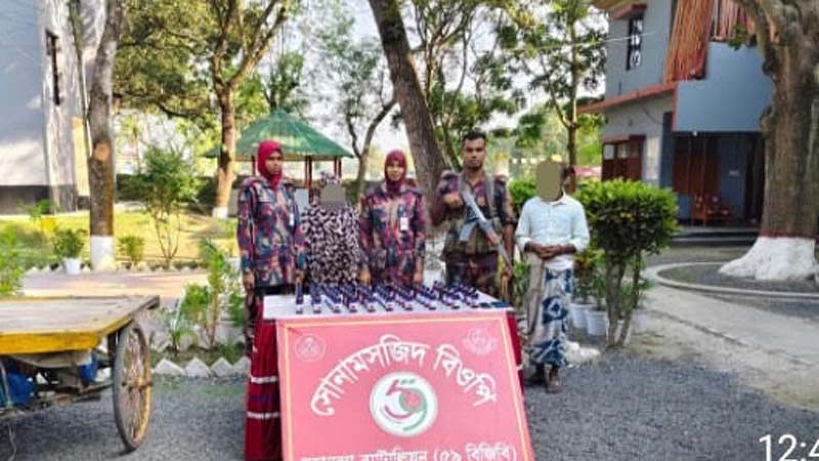শিবগঞ্জ সীমান্তে ৫০ বোতল ইস্কাফ সিরাপসহ আটক ২