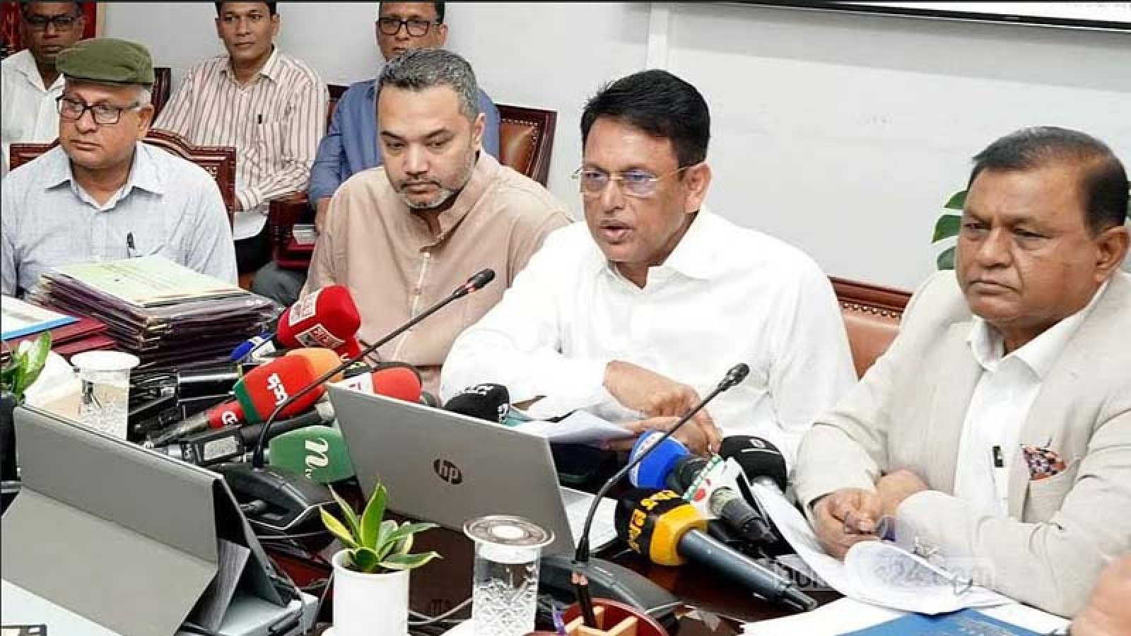 ‘মন খুলে’ গান গাওয়া যায়, নম্বর দেওয়া যায় না: শিক্ষামন্ত্রী