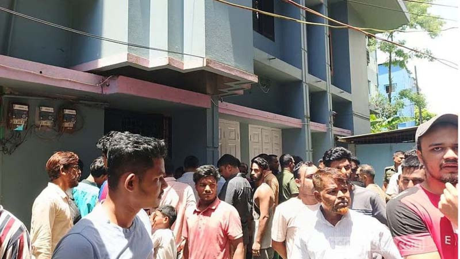 সিলেটে স্বামী-স্ত্রী ও গৃহকর্মীর গলা কাটা মরদেহ উদ্ধার