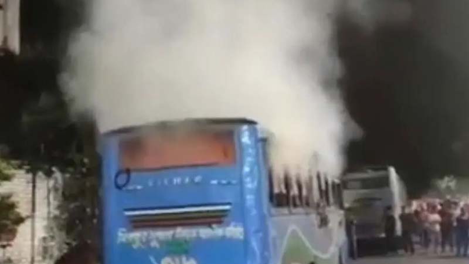 রাজধানীতে দিনভর ককটেল বিস্ফোরণ, রাতে থানার সামনে বাসে আগুন