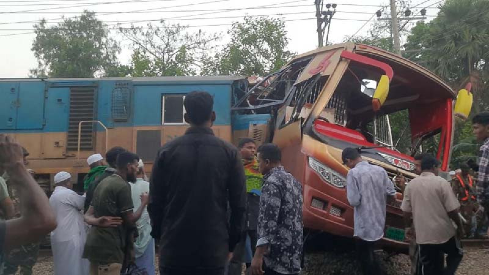 ইদের পরদিন নয় জেলায় সড়কে প্রাণ গেল ২৭ জনের
