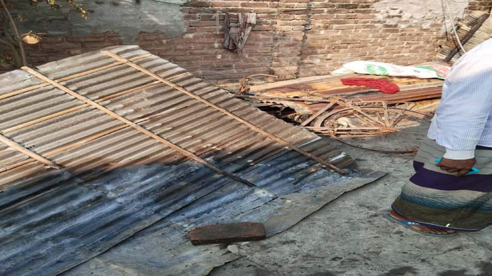 শিবগঞ্জে অগ্নিকাণ্ডে ভস্মিভুত একটি বাড়ি