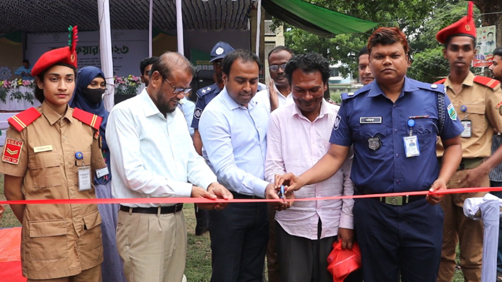 পাবনায় উৎসবমুখর পরিবেশে ‘জব ফেয়ার’ অনুষ্ঠিত; চাকরি প্রত্যাশীদের সাড়া