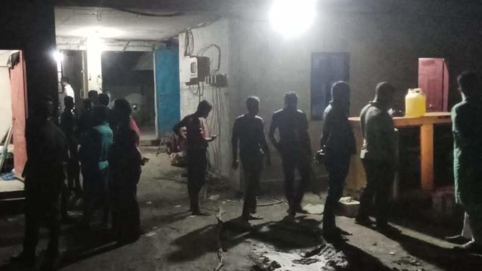 চাঁপাইনবাবগঞ্জে সীসা তৈরির কারখানায় অভিযান, ৮ জনের কারাদণ্ড ও জরিমানা