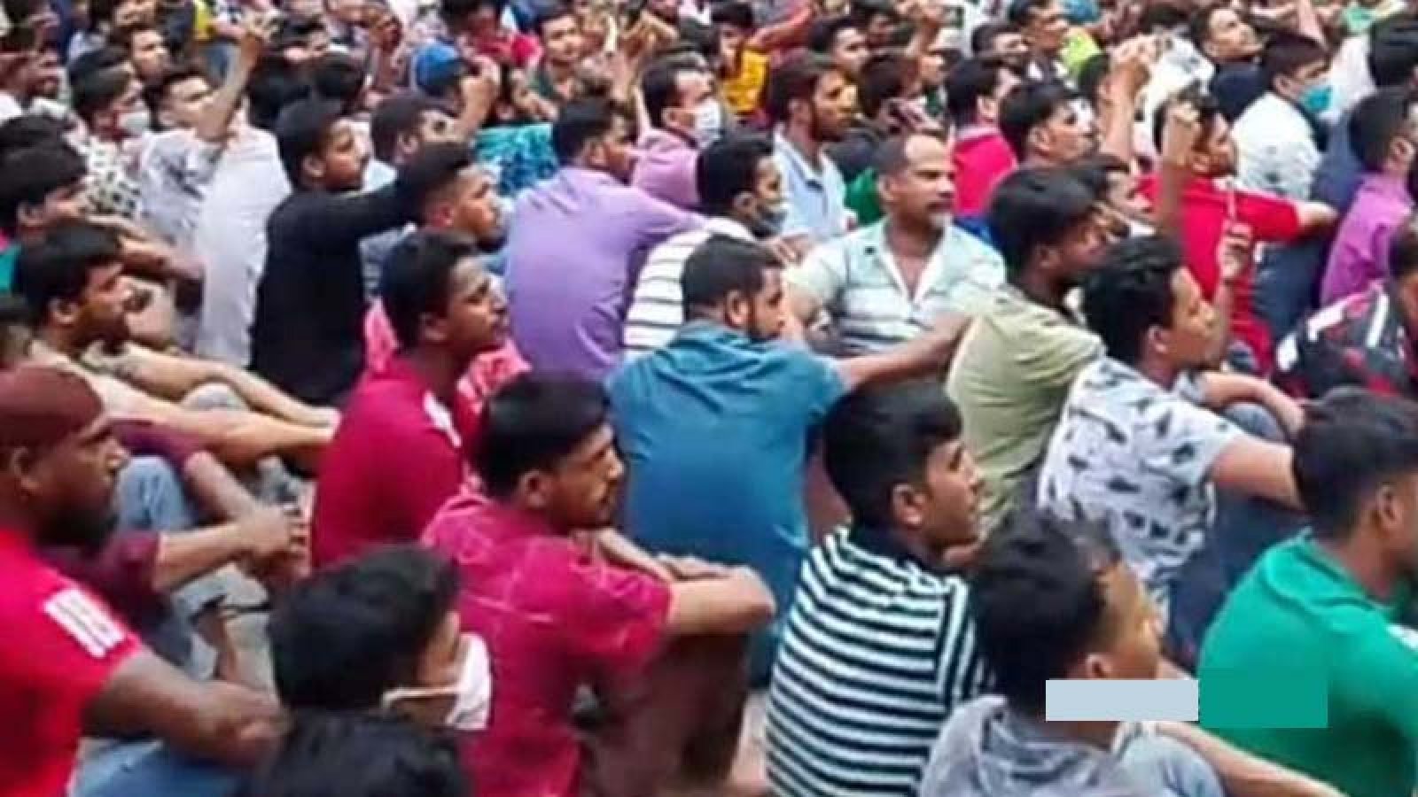 গাজীপুরে বকেয়া বিলের দাবিতে শ্রমিকদের কর্মবিরতি, ভাঙচুর
